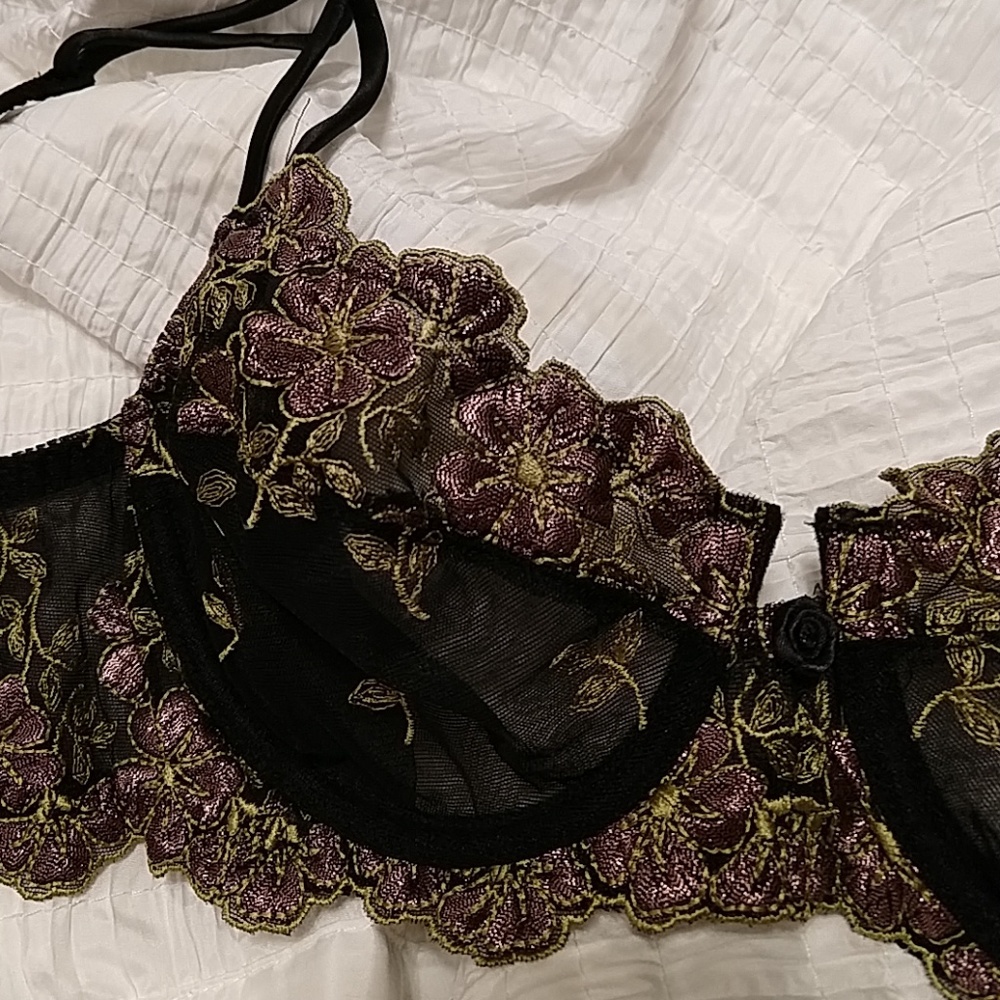 Beautiful BLACK iconic FELINA LINGERIE 34C